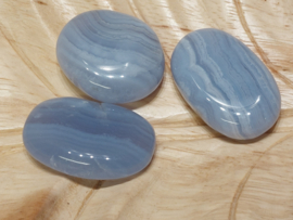 Blauwe chalcedoon of blue lace agaat platte steen