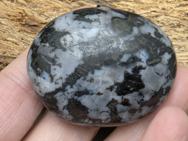 Gabbro merliniet of mystic merliniet handsteen