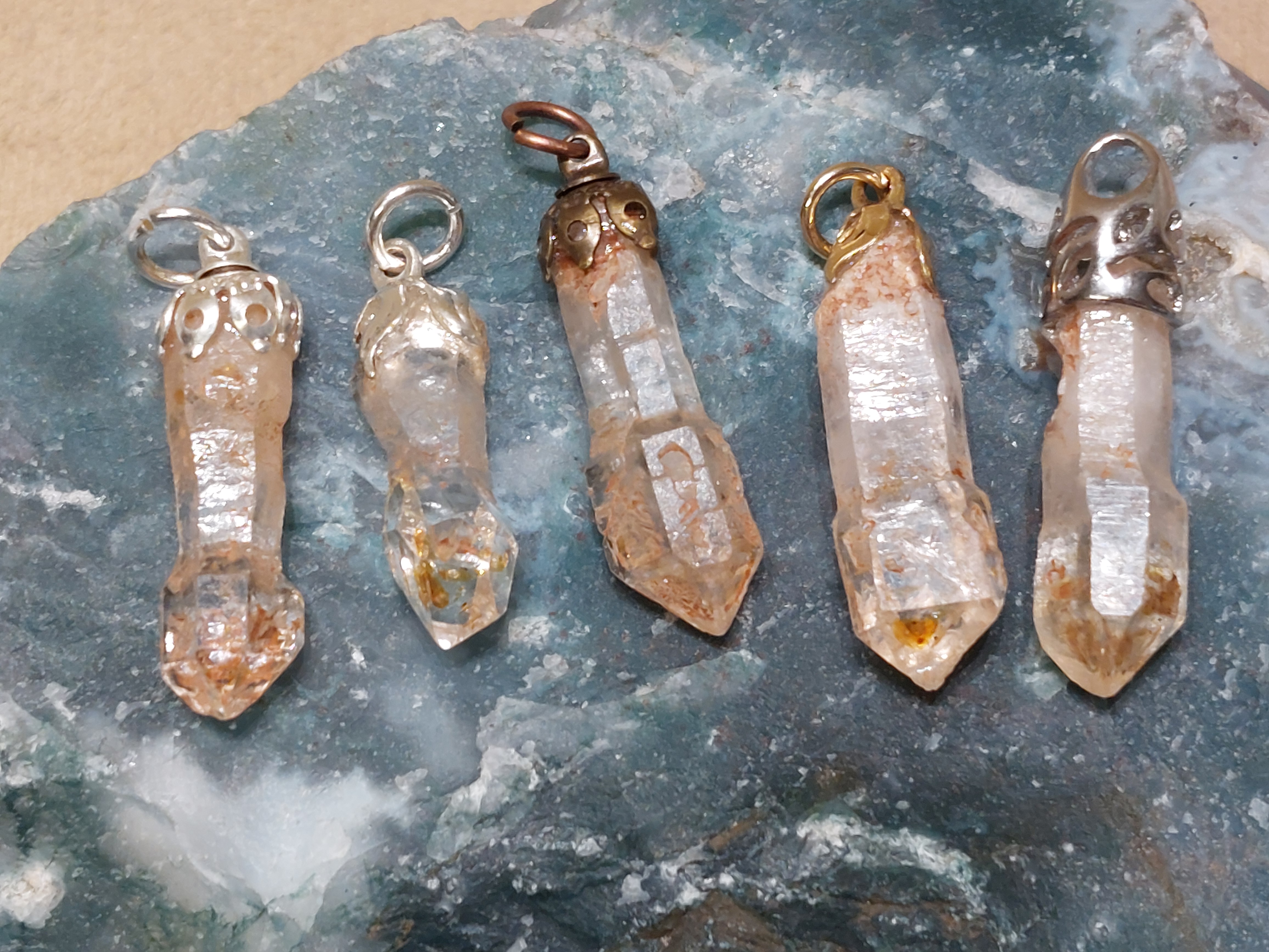 Petroleumkwarts of gouden enhydro hanger