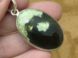 Chroom chalcedoon hanger in zilver