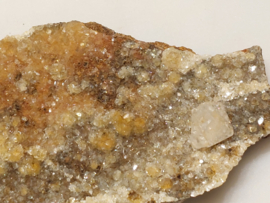 Calciet met hematiet cluster uit Mexico