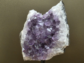 Amethist op standaard