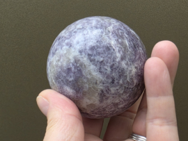 Lepidoliet met roze toermalijn bol "unicorn stone"