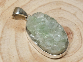 Groene apofylliet hanger in zilver ruw