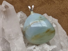 Blauwe andesopaal hanger met zilveren oogje