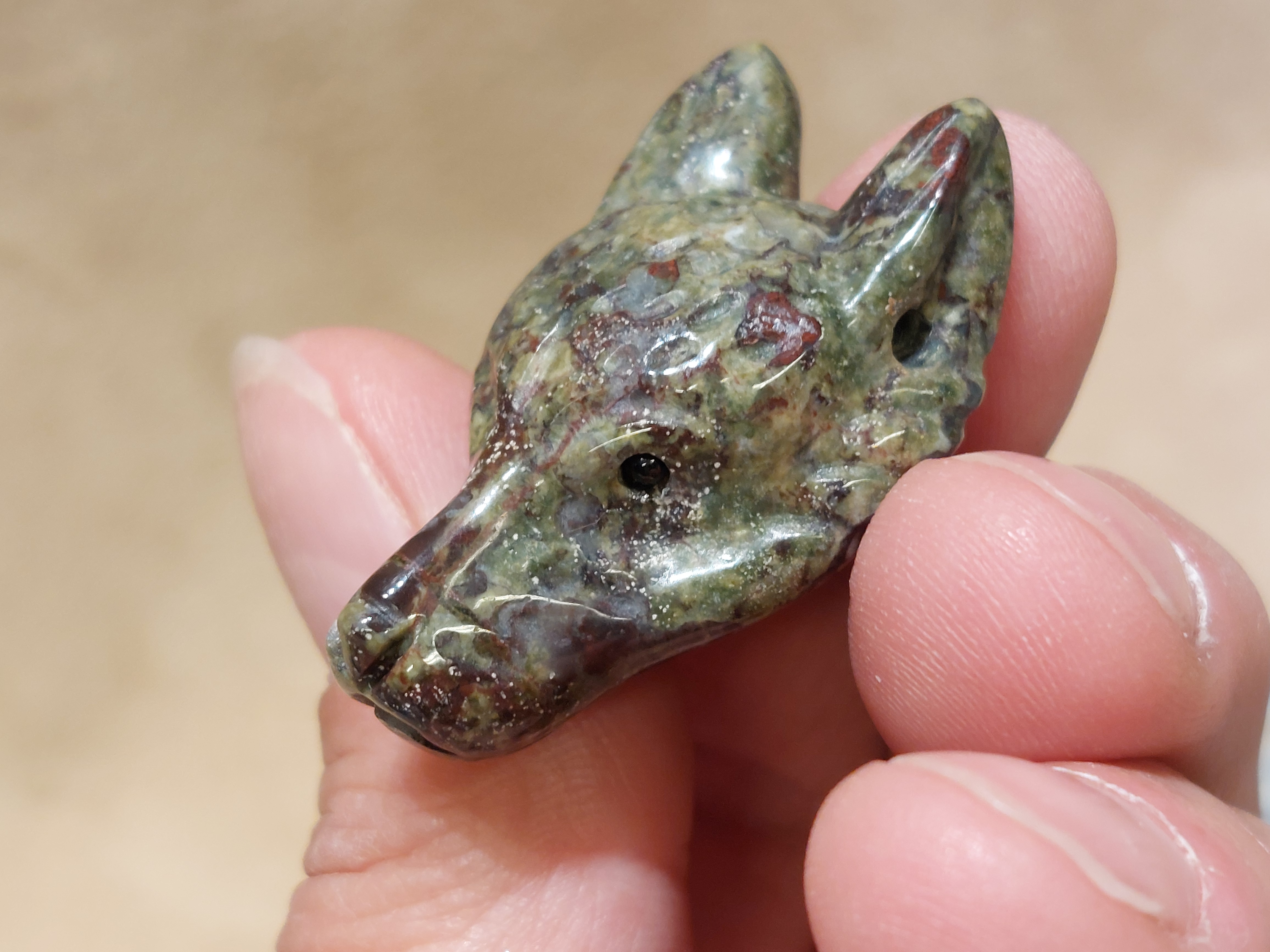 Drakenbloed jaspis wolf hanger doorboord