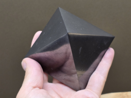 Shungit piramide 8 cm