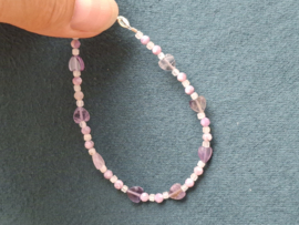 Amethist, regenboog maansteen en charoiet armband met slotje