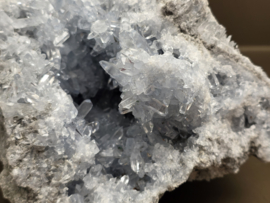 Celestiet cluster groot