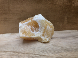 Oranje calciet ruwe brok