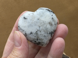 Regenboog maansteen hart