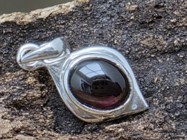 Granaat hanger in zilver