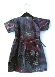 Eenvoudig jurkje van Balinese batik. Maat 104, 4 jaar.
