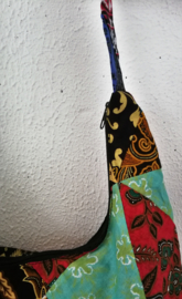 Schoudertas 38 x 29 cm. Hoofdvak en zijvak met rits. Gevoerd.