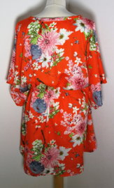 Balinees tuniek jurkje, dé 2025 trend in Indonesie. Bali 'Orange Dream'. One Size tot maat 58.