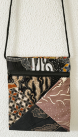 Prachtig batik patchwork schoudertasje.