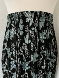 Batik uit Java. Authentieke rok plissé. Maatbereik 38 t/m 44.