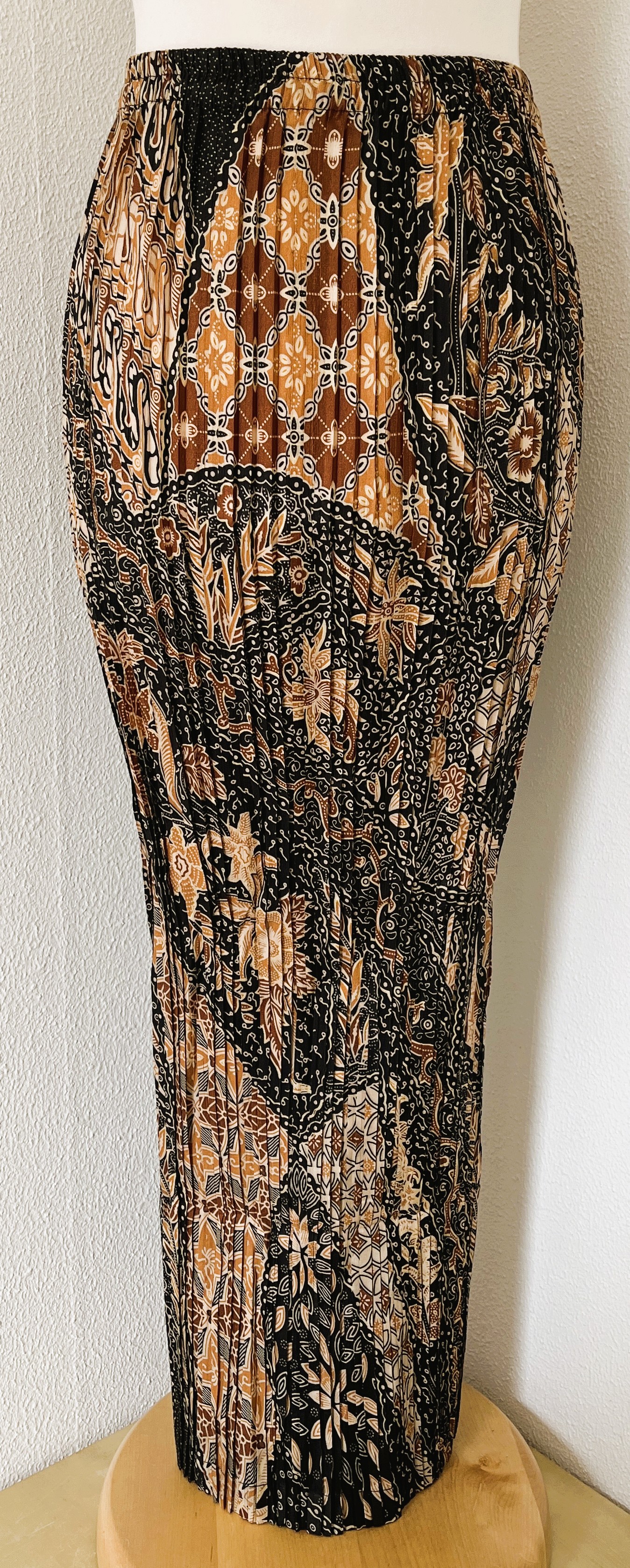 Batik uit Java. Authentieke rok plissé. Maatbereik 36 t/m 40.