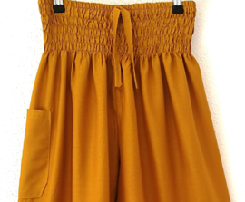 Caramel kleurige Bohemian broek van zacht glanzende rayon. Maat 36 t/m 40