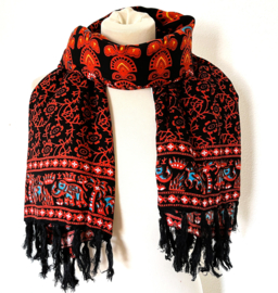Sarong pauw, zwart/rood/multi.  Symbool van onsterfelijkheid.