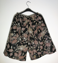 Batik short. Maat heren 44/46. Dames 36/38.