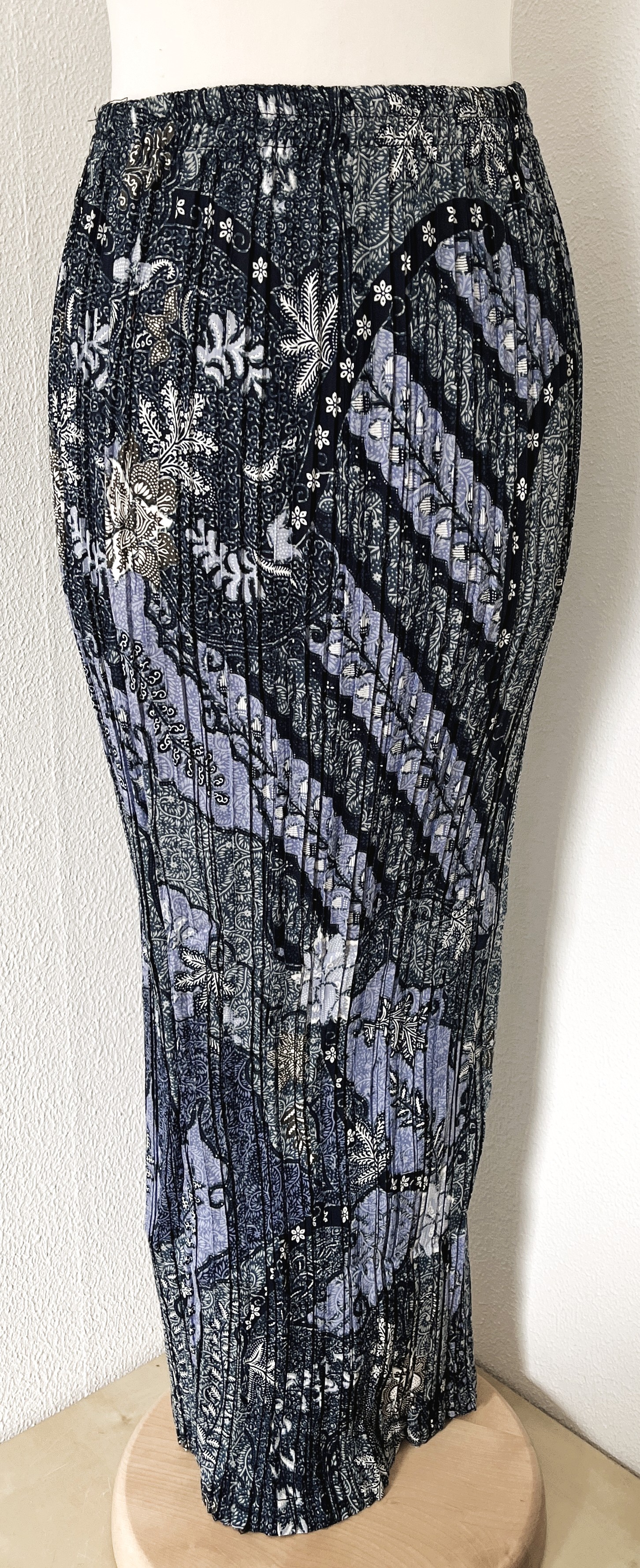 Batik uit Java. Authentieke rok plissé. Maatbereik 38 t/m 42.