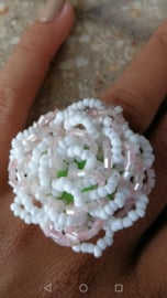 Grote handgemaakte ring 'Rose wit'