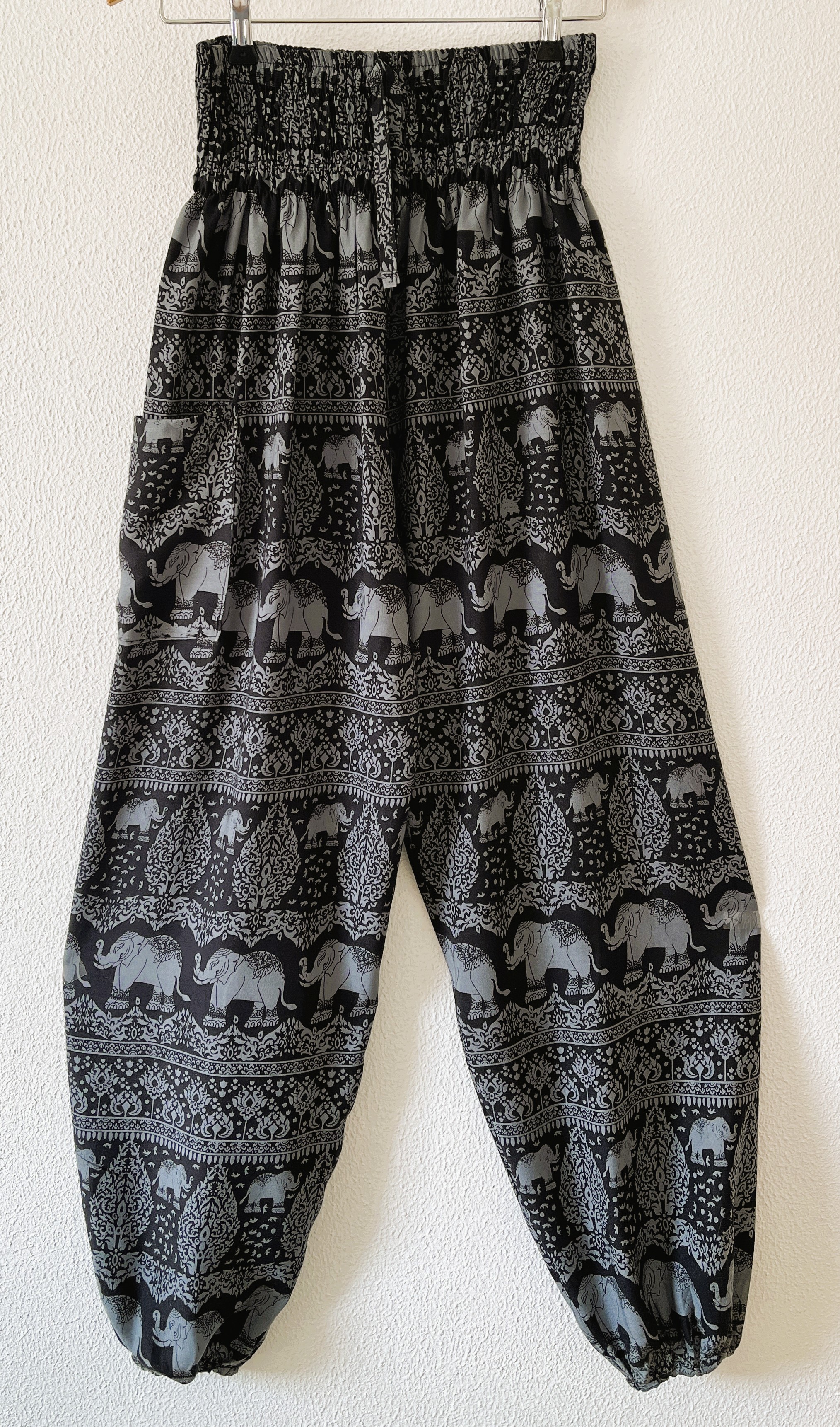 Bohemian broek olifant. Zwart-antraciet. Lange benen model.  Maat 42/44.