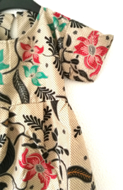 Eenvoudig jurkje van Balinese batik. Maat 116, 5/6 jaar.