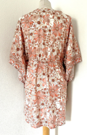 Balinees tuniek jurkje, dé 2026 trend in Indonesie.