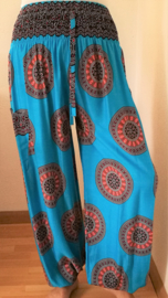 Broek Mandala, blauw/ rood tinten. Maat 44/46.