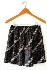 Batik herenshort. Maat 44/46.