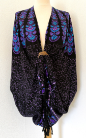 Sarong vest pauw, dieppaars/hemelsblauw/zwart.  Maat 36 t/m 50.