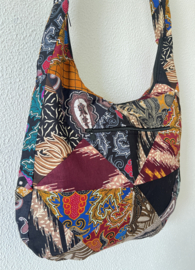 Schoudertas 38 x 29 cm. Hoofdvak en zijvak met rits. Gevoerd.