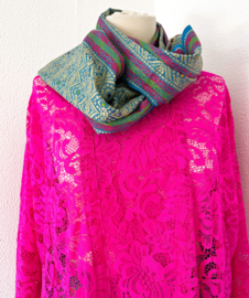Luxe en authentieke traditionele Balinese set. Maat 54.