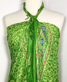 Sarong pauw, appelgroen/multi.  Symbool van onsterfelijkheid.