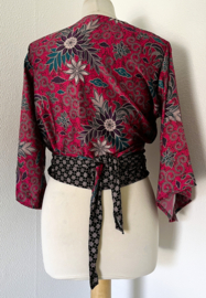 Wikkelvestje van microsilk, authentieke Balinese batik.