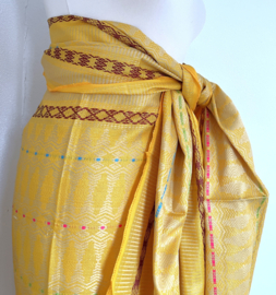 Kain Songket. Geweven gouddraad sarong. Complete set met selendang