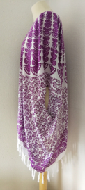 Sarong vest pauw, paars tinten/wit. Symbool van onsterflijkheid. 100% rayon, met sarong knoop.