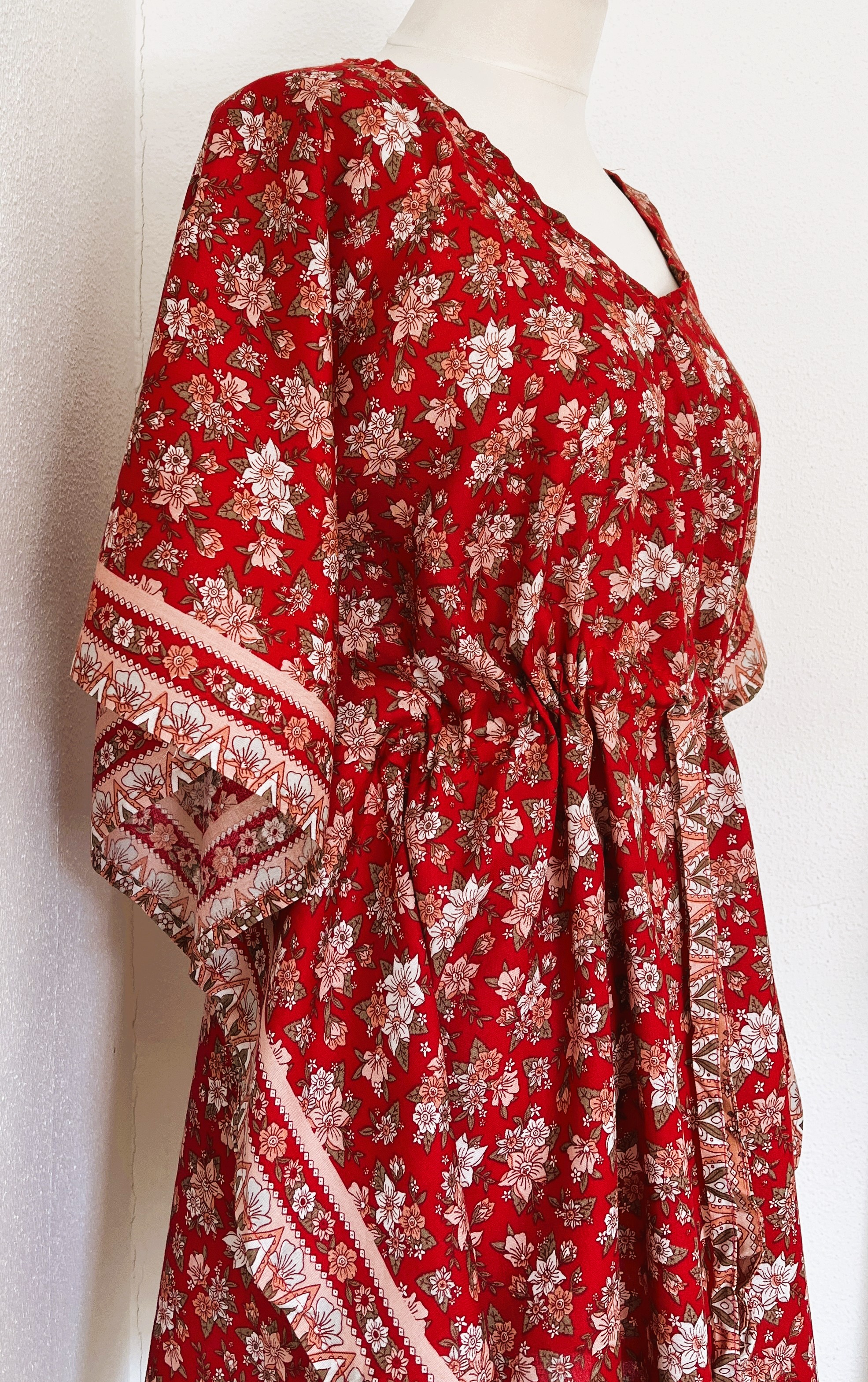 Balinees tuniek jurkje, dé 2025 trend in Indonesie.