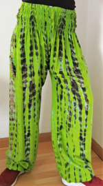 Broek Bohemian tie dye appelgroen/zwart/zand.Lang model. Maat 36 t/m 42.