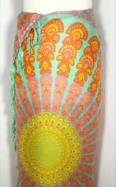 Sarong pauw, pastel tinten. Symbool van onsterfelijkheid.
