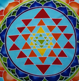 Meditatie doek 'Vishuddha'. Mantra 'Ham'. Batik uit Ubud, 50x 50 cm. Met ophangkoord. 50x 50 cm