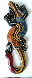 Gekko. Symbool van geluk. Gemaakt door de Balinese aboriginals. Laat hem tegen de muur opkruipen. 26 cm.