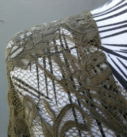 Traditionele Balinese kanten kebaya olijfgroen. Maat 36.
