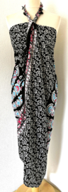 Sarong pauw, zwart/licht blauw/multi.  Symbool van onsterfelijkheid.