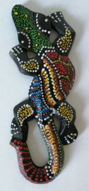 Gekko. Symbool van geluk. Gemaakt door de Balinese aboriginals. Laat hem tegen de muur opkruipen. 15 cm.