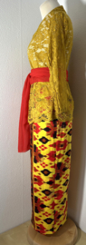 Weergaloos authentieke Balinese set. Maat 40.