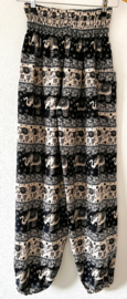 Prachtige Bohemian olifanten broek. Lange benen model. Maat 42.