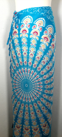 Sarong pauw, azuur blauw/multi. Symbool van onsterfelijkheid.